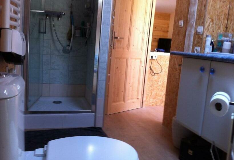 חדר סטנדרט נוף להרים, Les Lupins