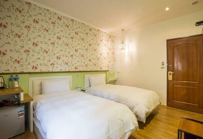 اتاق استاندارد, N. Castle