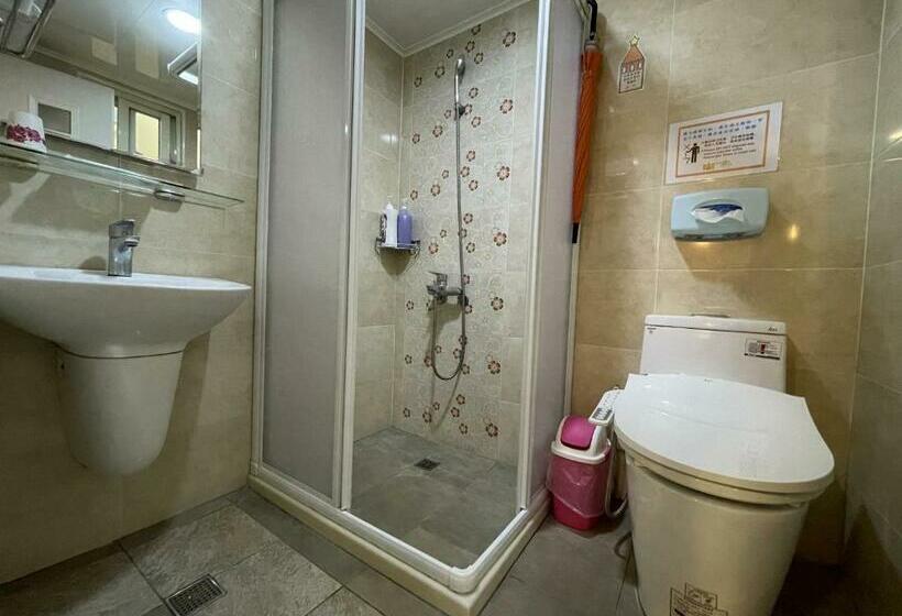 اتاق استاندارد, N. Castle