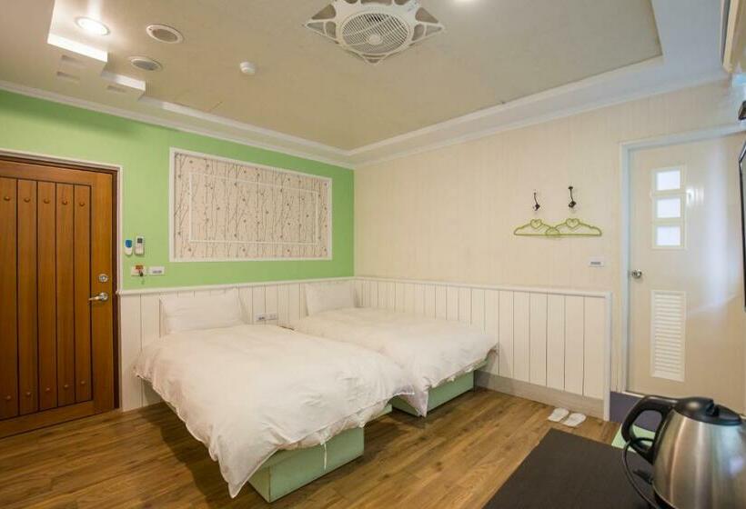 اتاق استاندارد, N. Castle