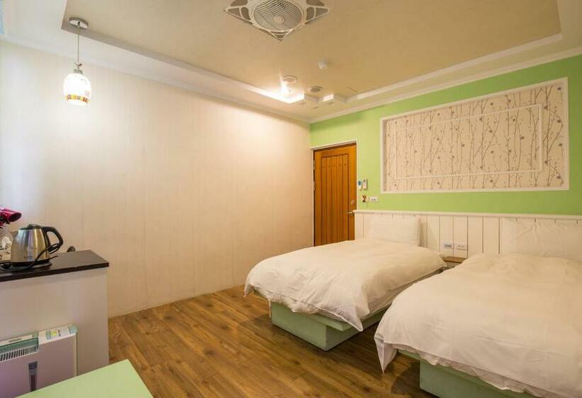 اتاق استاندارد, N. Castle