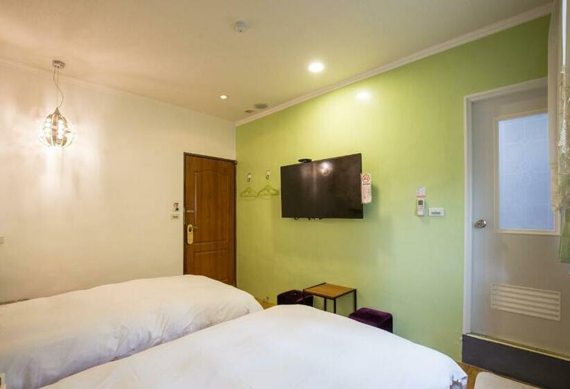 اتاق استاندارد, N. Castle