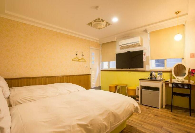 اتاق استاندارد, N. Castle