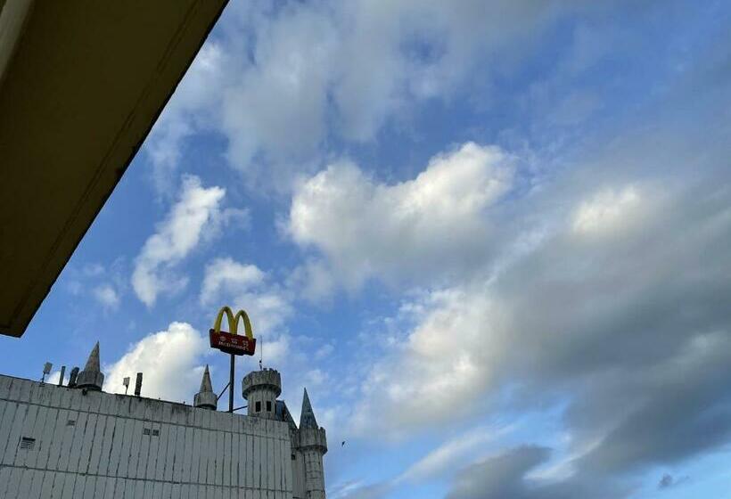 اتاق استاندارد, N. Castle