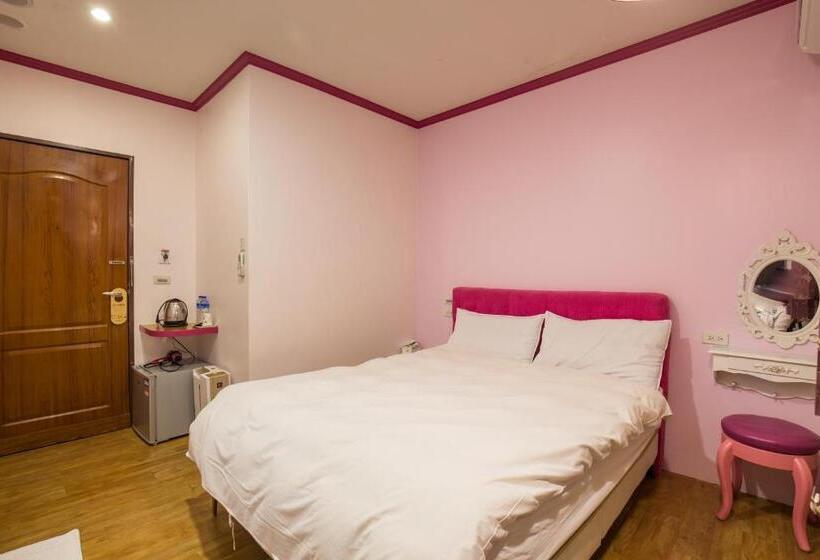 اتاق استاندارد, N. Castle