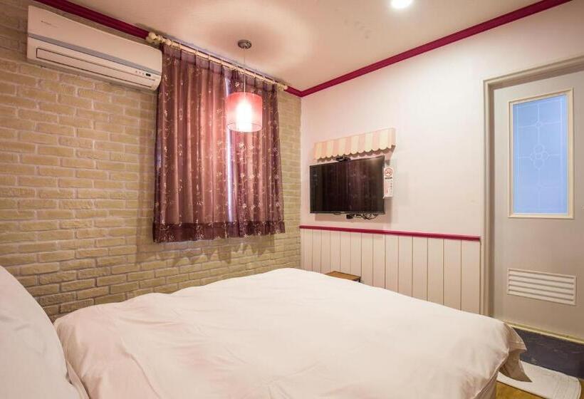 اتاق استاندارد, N. Castle