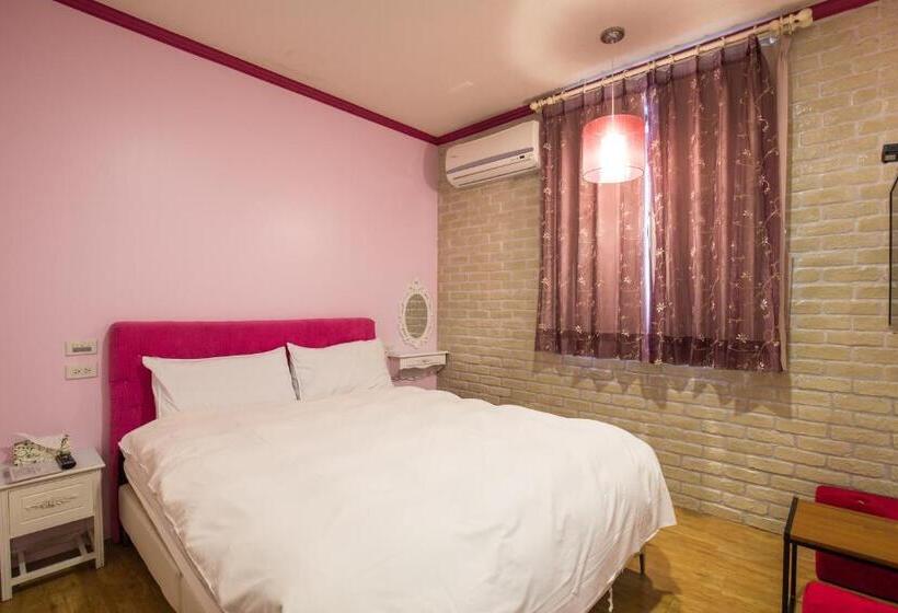 اتاق استاندارد, N. Castle