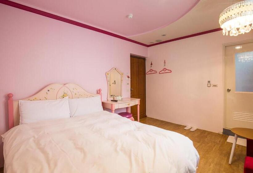 اتاق استاندارد, N. Castle