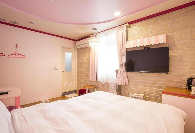 اتاق استاندارد, N. Castle