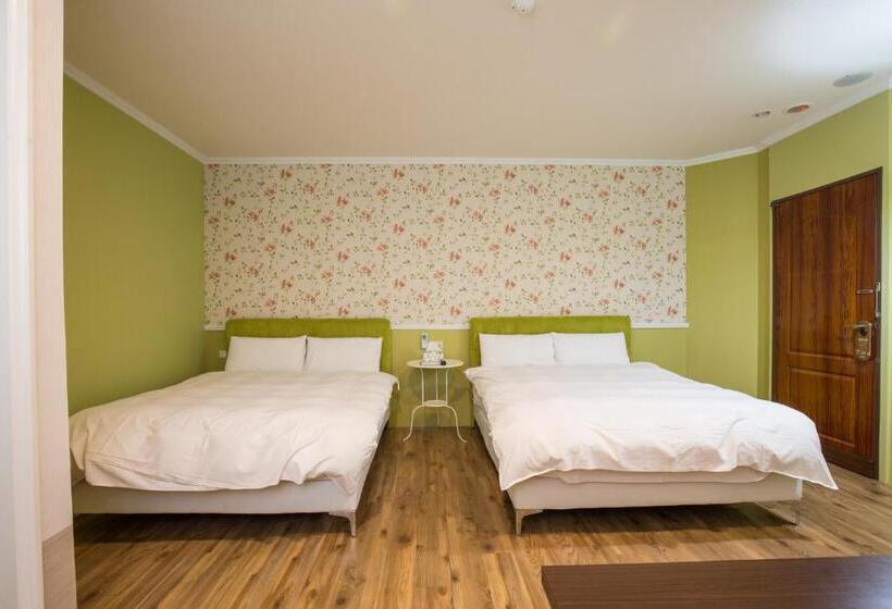 اتاق استاندارد چهار تخته, N. Castle