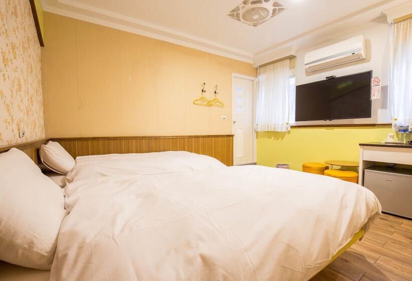 اتاق استاندارد, N. Castle