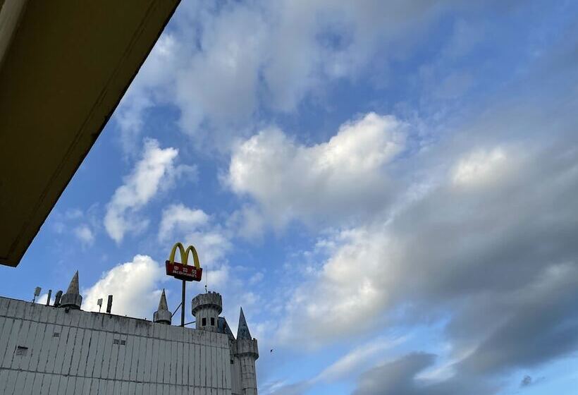 اتاق استاندارد, N. Castle