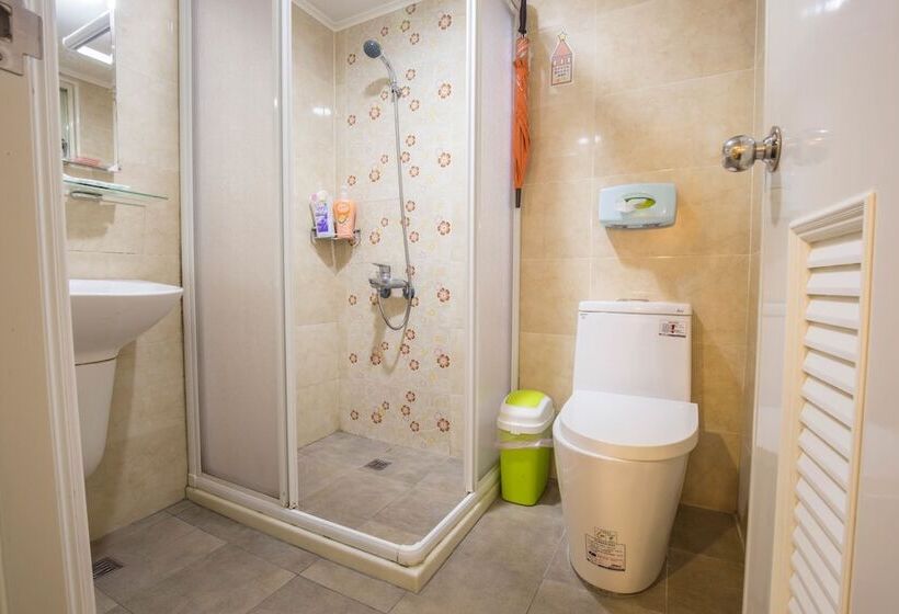 اتاق استاندارد, N. Castle