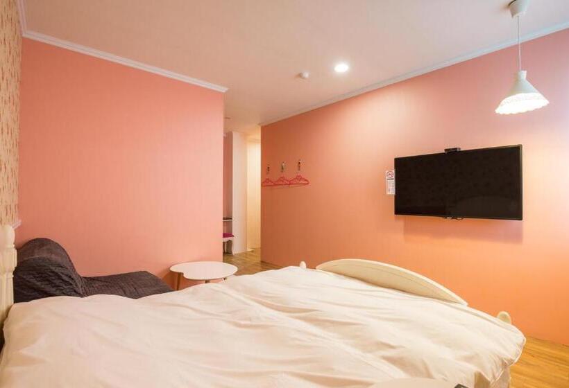 اتاق استاندارد, N. Castle