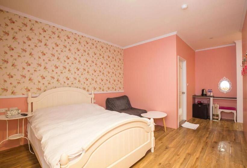 اتاق استاندارد, N. Castle