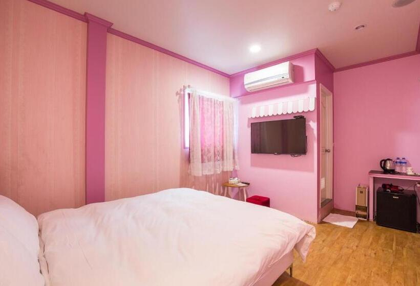 اتاق استاندارد, N. Castle