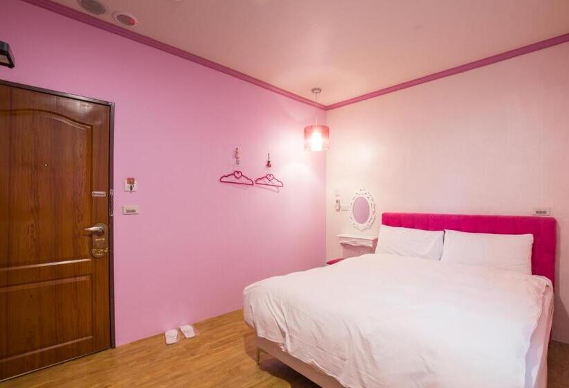 اتاق استاندارد, N. Castle