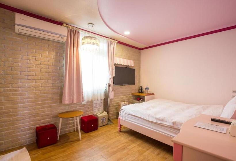 اتاق استاندارد, N. Castle