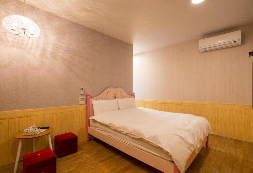 اتاق استاندارد, N. Castle