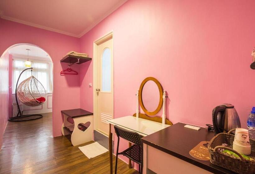 اتاق استاندارد چهار تخته, N. Castle