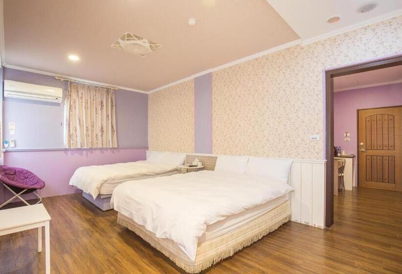 اتاق استاندارد چهار تخته, N. Castle