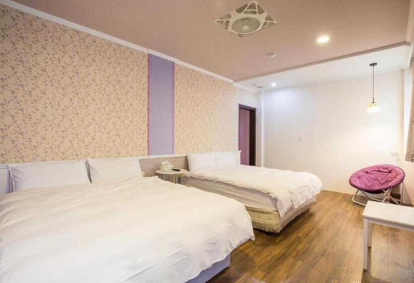 اتاق استاندارد چهار تخته, N. Castle