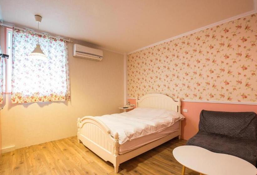 اتاق استاندارد, N. Castle