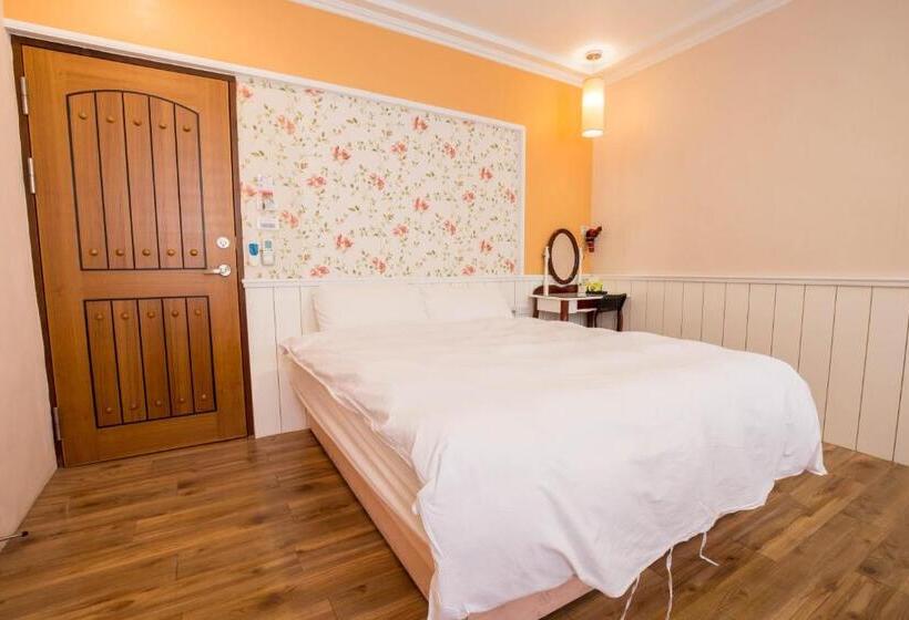 اتاق استاندارد, N. Castle