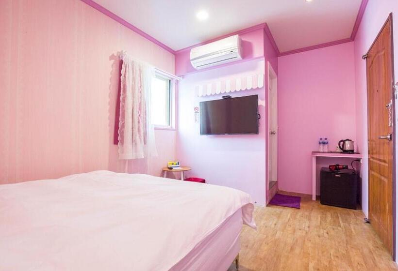 اتاق استاندارد, N. Castle