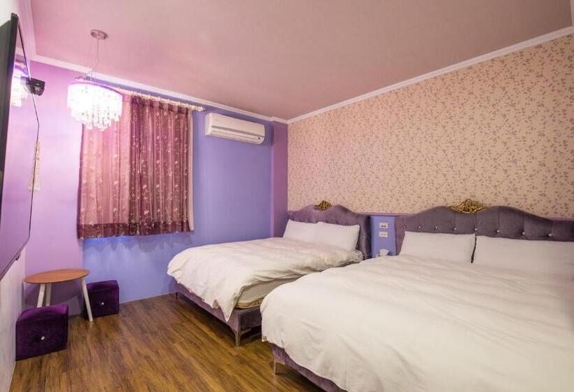 اتاق استاندارد چهار تخته, N. Castle