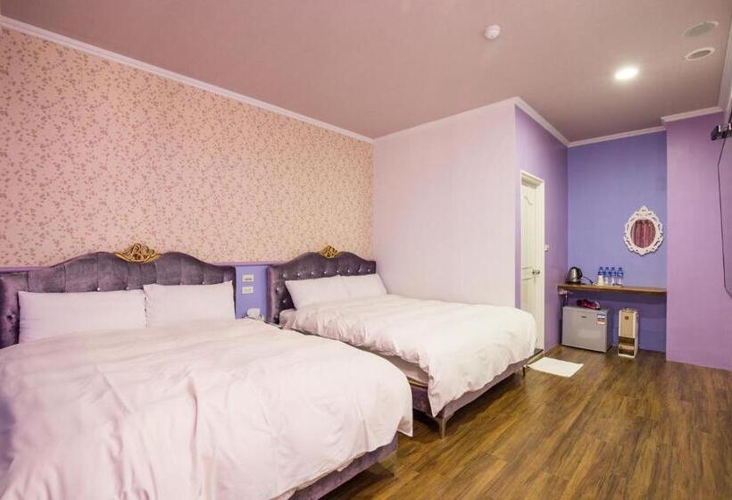 اتاق استاندارد چهار تخته, N. Castle