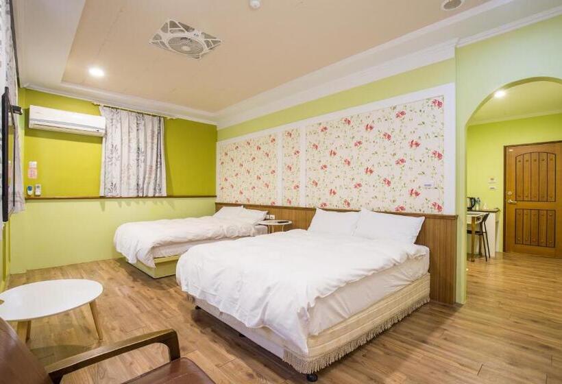 اتاق استاندارد چهار تخته, N. Castle