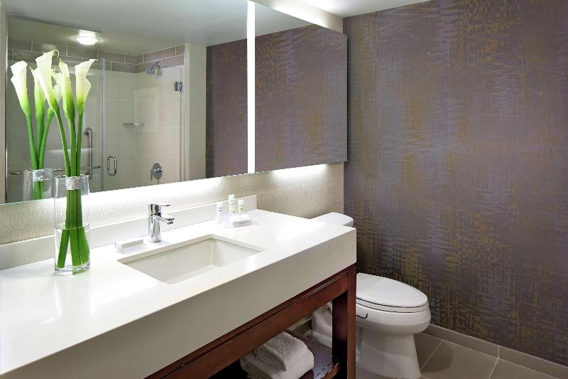 اتاق استاندارد, N. Castle