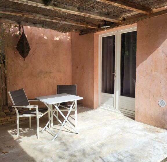 סטודיו דלוקס, Studios Et Chambre La Sauvasse