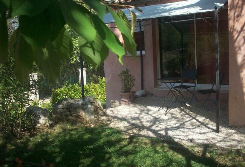 Номер Стандарт с Террасой, Studios Et Chambre La Sauvasse