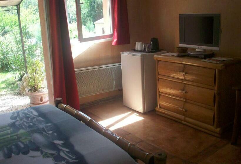 Номер Стандарт с Террасой, Studios Et Chambre La Sauvasse