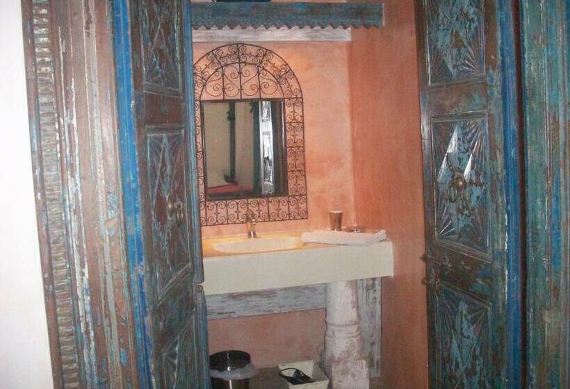 סטודיו דלוקס, Studios Et Chambre La Sauvasse