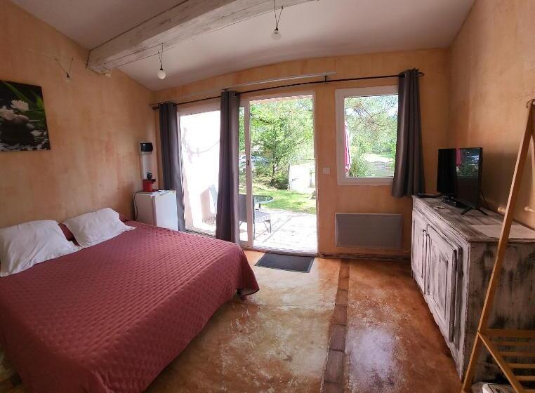 Номер Стандарт с Террасой, Studios Et Chambre La Sauvasse