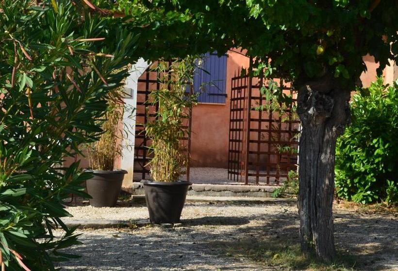 סטודיו סופריור, Studios Et Chambre La Sauvasse