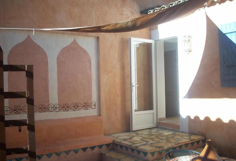 סטודיו סופריור, Studios Et Chambre La Sauvasse