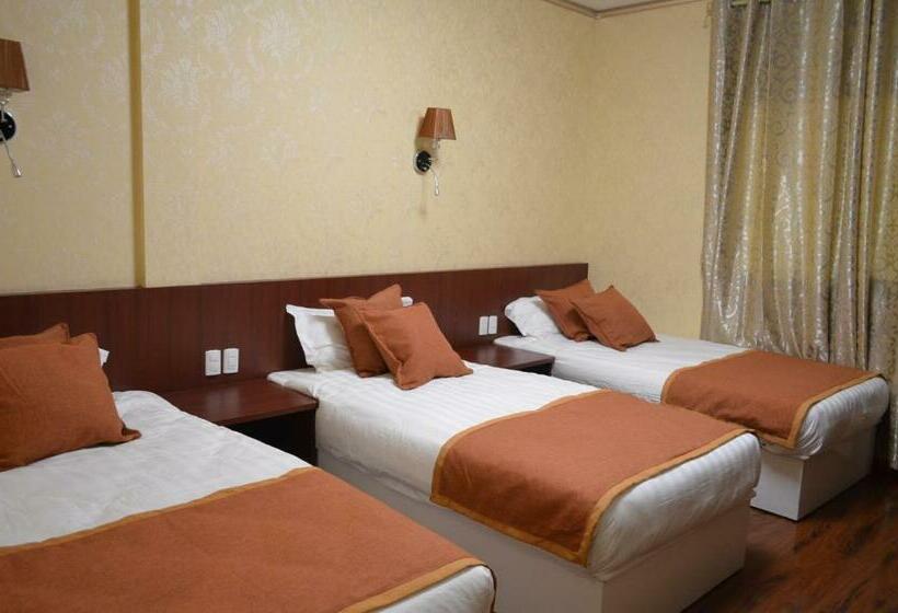 חדר סטנדרט לשלושה, 198