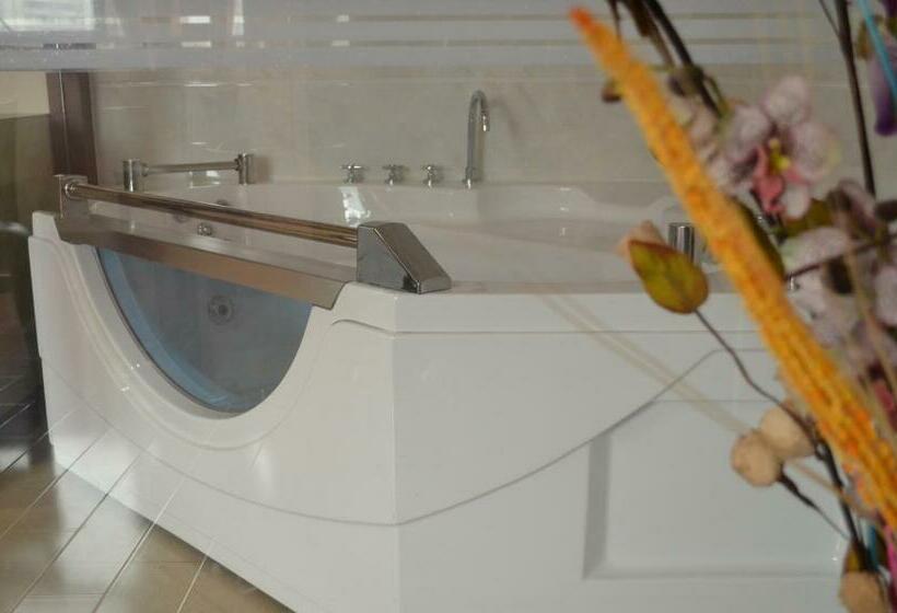 מיטת קינג בסוויטה, 198