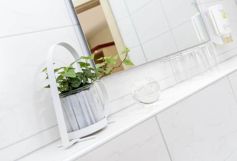 スタンダード４人部屋, Am Wiesenweg L 24h Check In