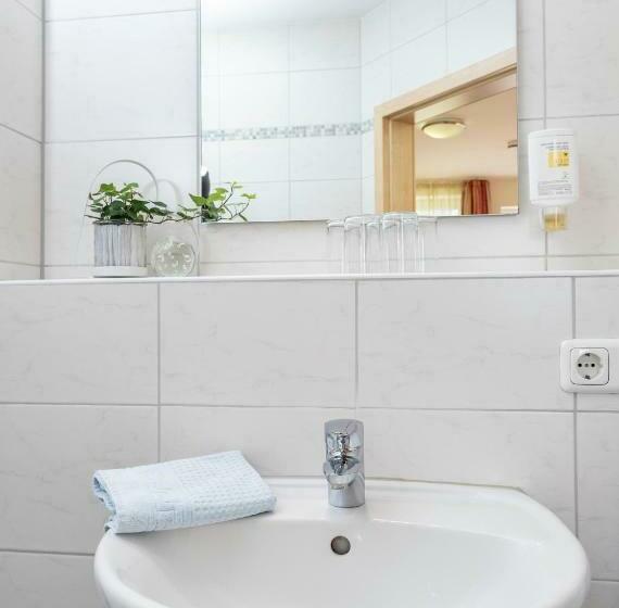 スタンダードトリプルルーム, Am Wiesenweg L 24h Check In