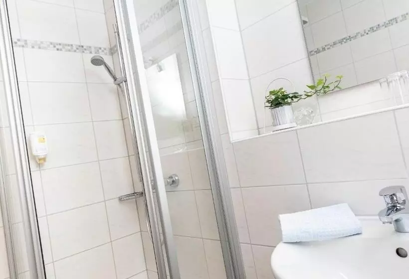 اتاق پنج‌تخته استاندارد, Am Wiesenweg L 24h Check In