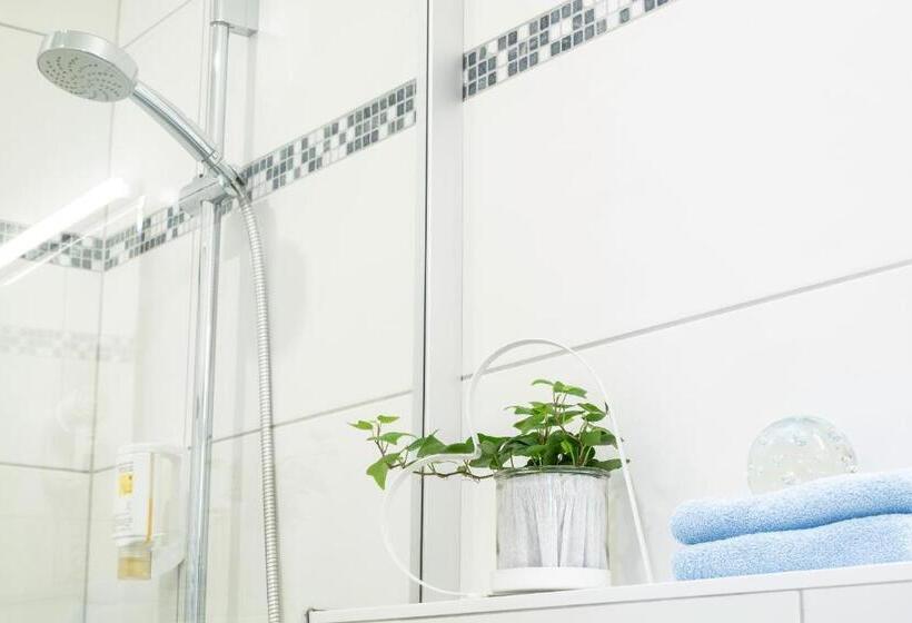 デラックスルーム, Am Wiesenweg L 24h Check In