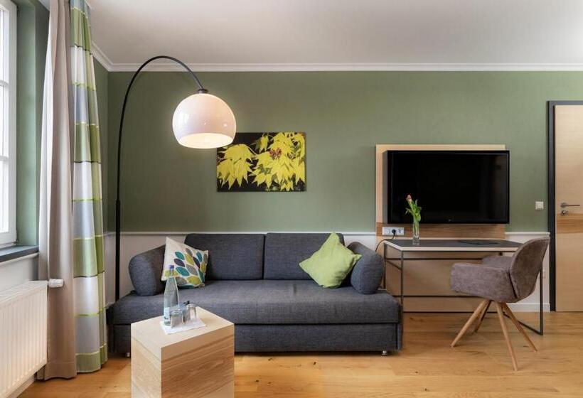 Comfort room with lake view, Der Löwen