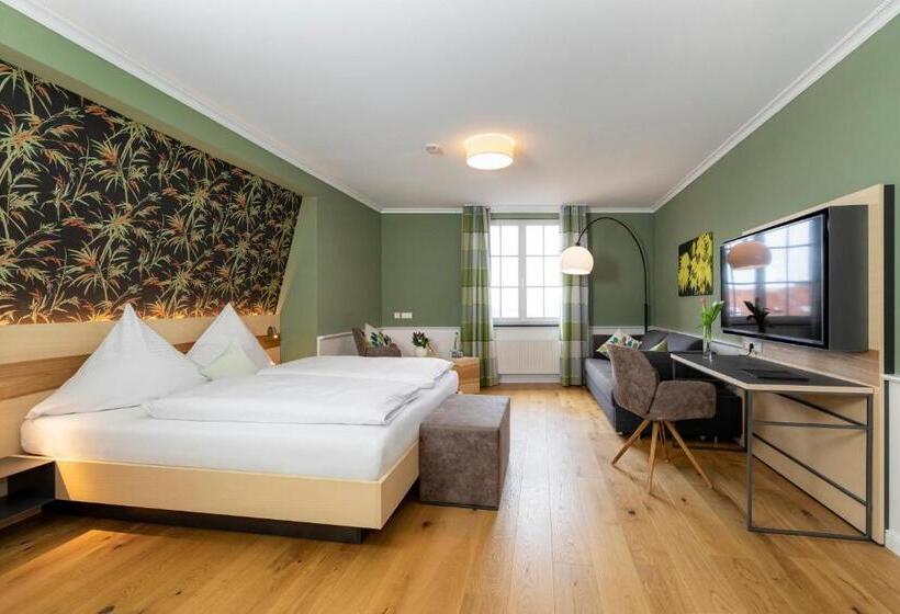 Comfort room with lake view, Der Löwen