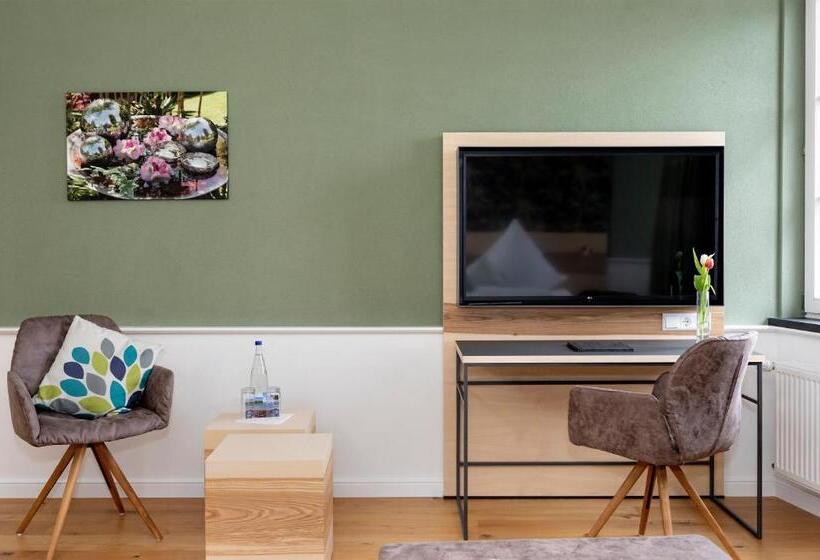 Comfort room with lake view, Der Löwen