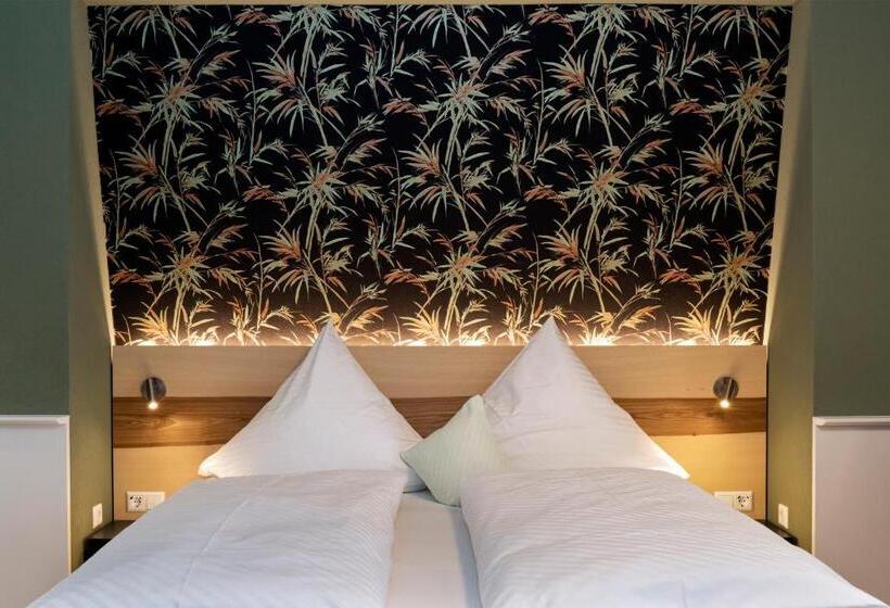 Comfort room with lake view, Der Löwen